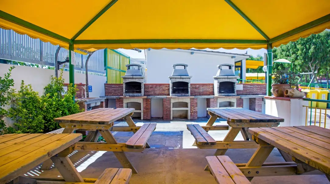 Area Barbecue e Area Ristoro Esterna