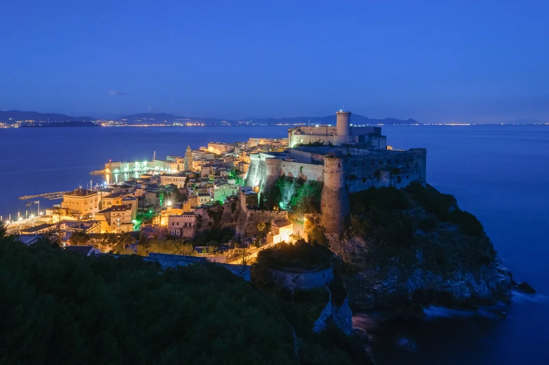 Gaeta di notte