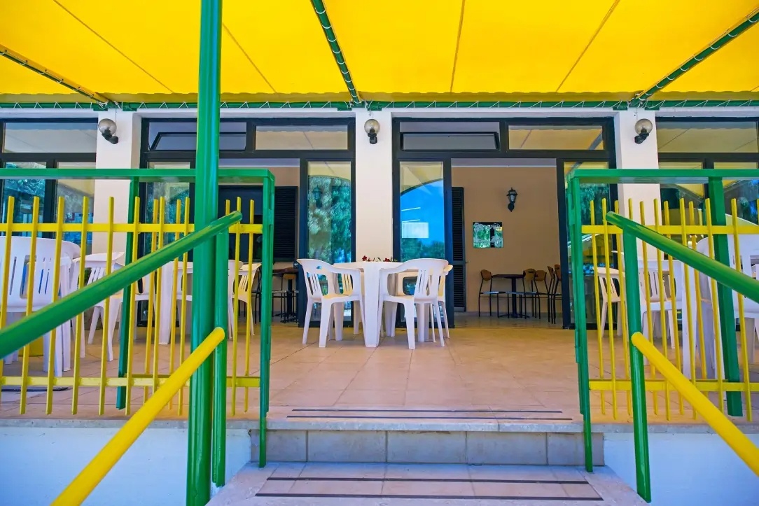 Area Esterna Completa Bar Campeggio